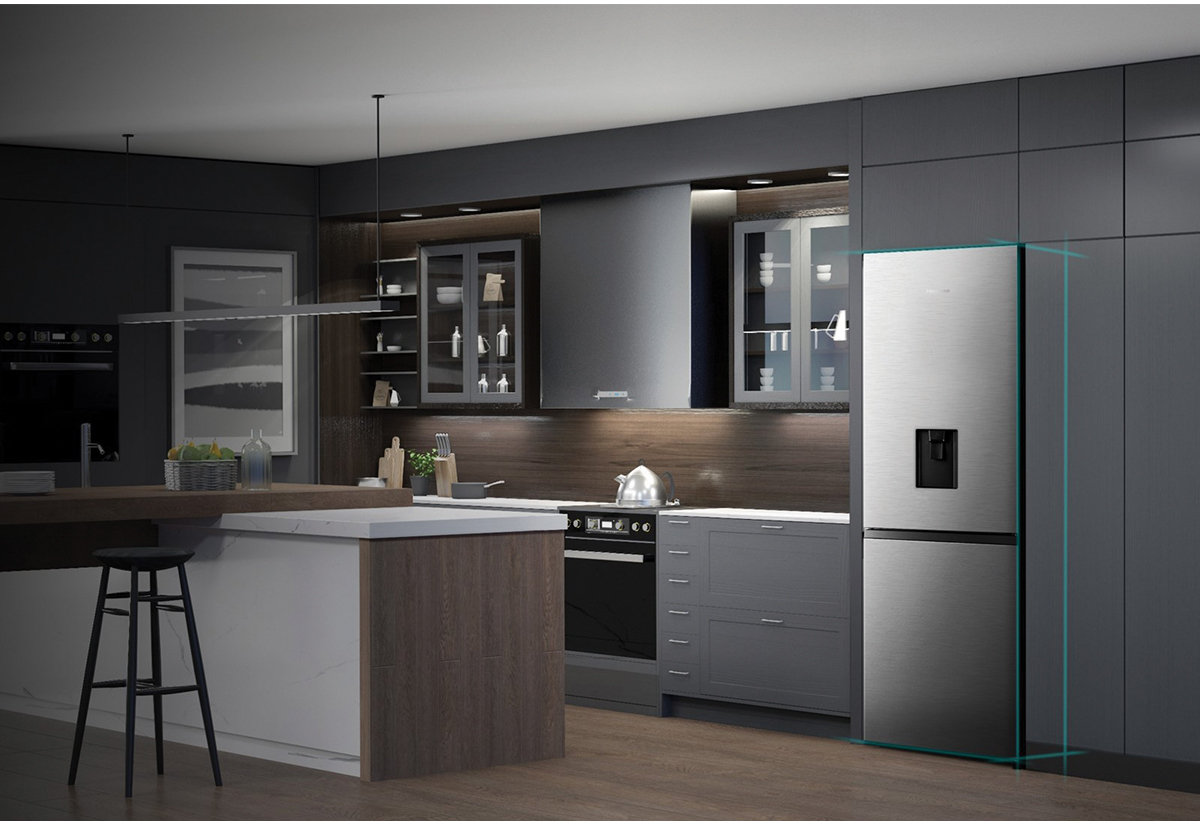 Απεικονίζεται το ψυγείο σε κουζίνα.